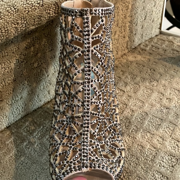 Fabulous Betsey Johnson cream with gunmetal bling caged peep toe 4” bootie. - Picture 14 of 16
